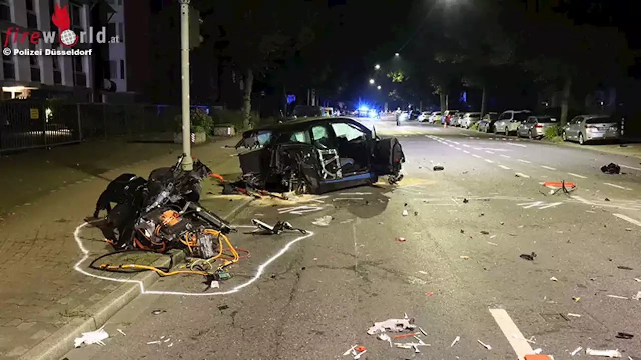 D: Spektakulärer Verkehrsunfall in Düsseldorf → mehrfach überschlagen, Trümmerfeld