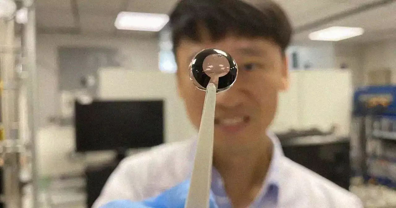 Scientists Devise Way to Power Smart Contact Lens With Human Tears