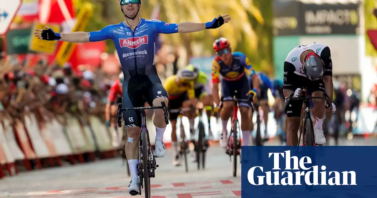 Vuelta a España: Kaden Groves powers to stage four win after chaotic finale