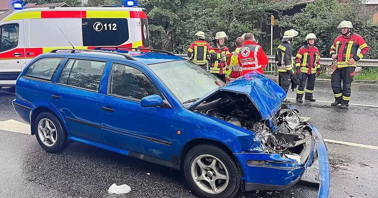 Heftiger Auffahrunfall auf derHirschen-Kreuzung in Lam