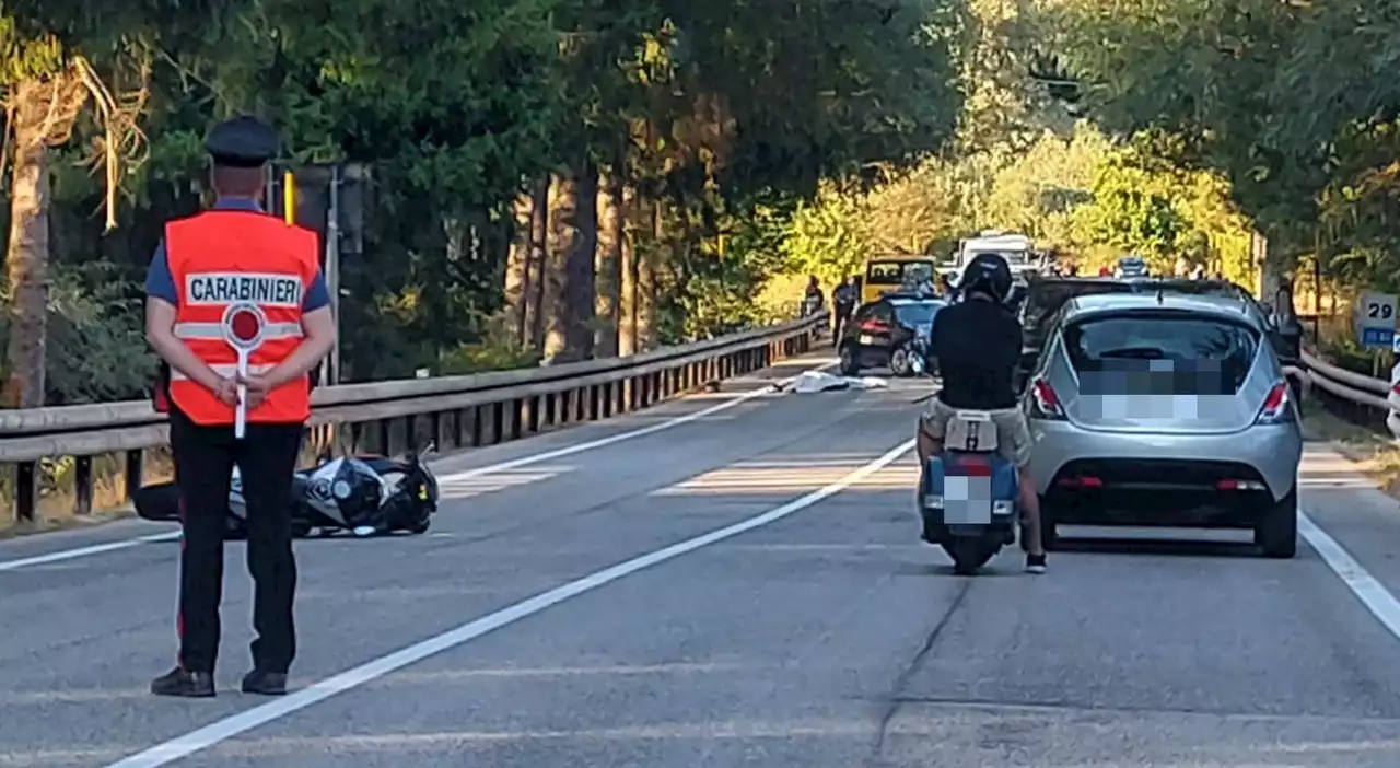 Muore nello schianto con la moto, indagato il padrone del cane che ha attraversato la strada