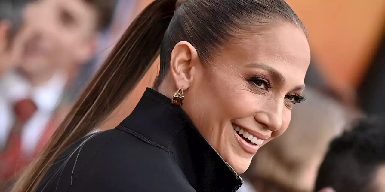 Jennifer Lopez Proves Day-Old Makeup Can Still Look Hot In Her Latest Selfie