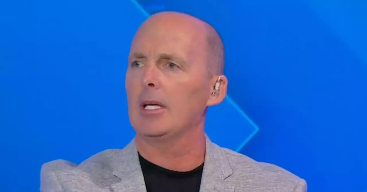 Mike Dean dispels Man Utd “myth” in latest admission on Premier League referees