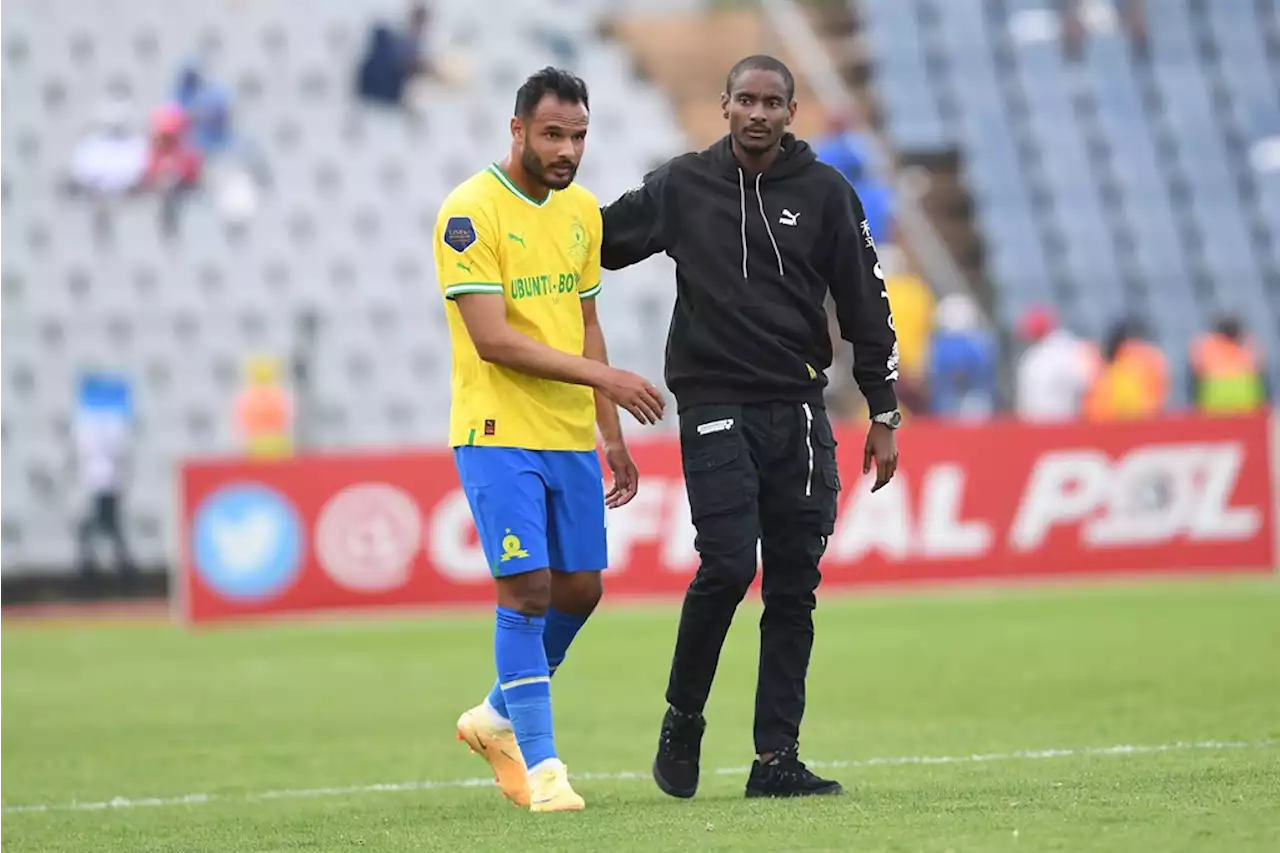 Sundowns defender 'should have been sent off' rules top referee