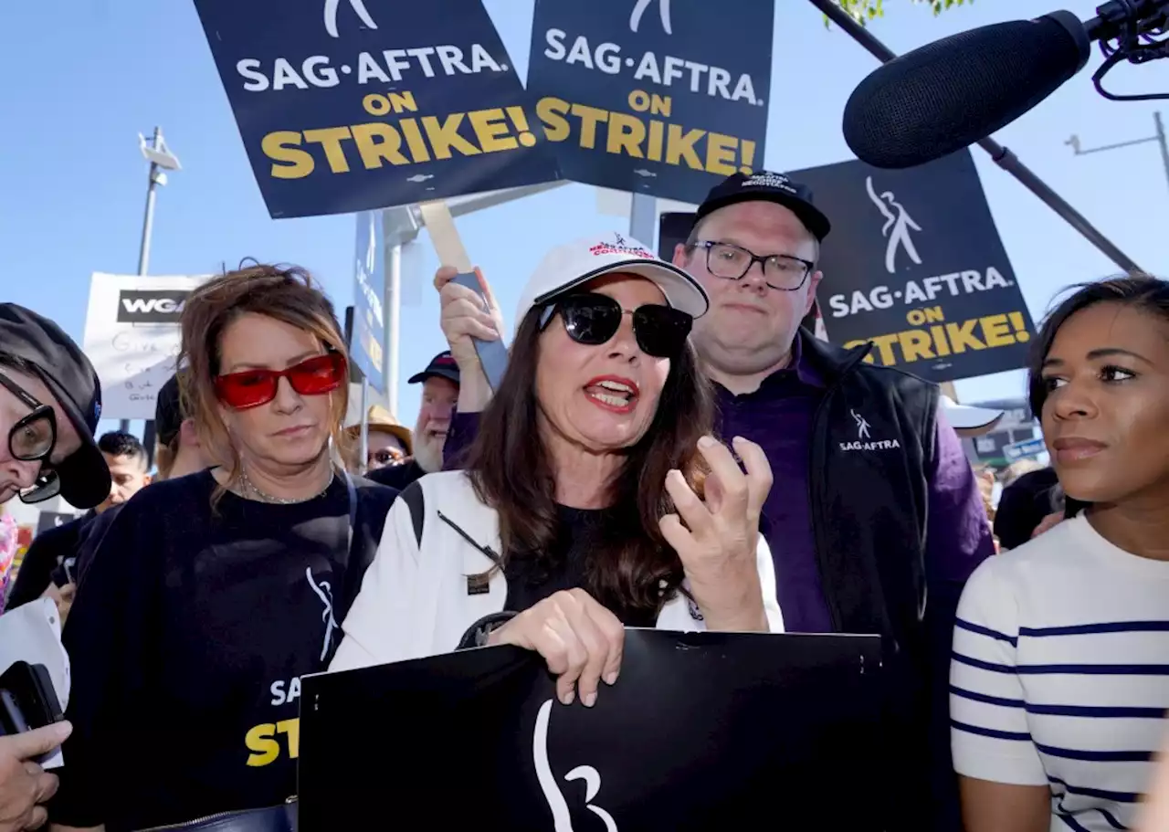 Nurses to hold ‘solidarity march’ in support of striking writers, actors