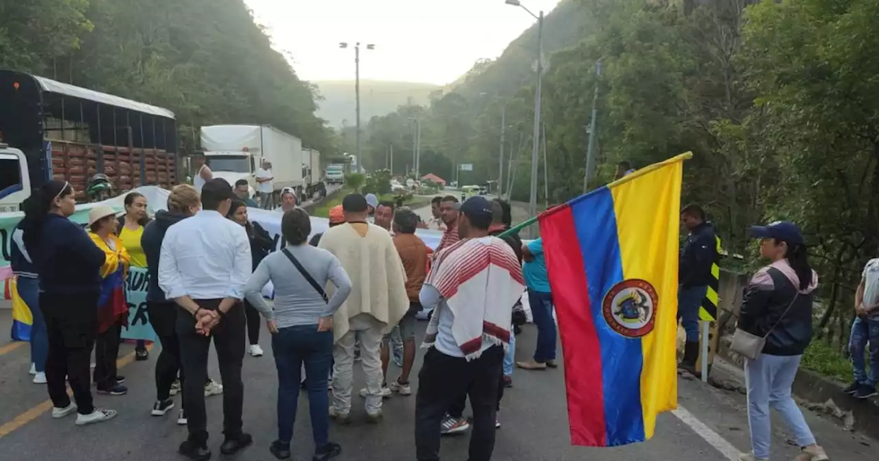 Cierre vía al Llano: Se presentan manifestaciones en el sector de Cáqueza y Chipaque