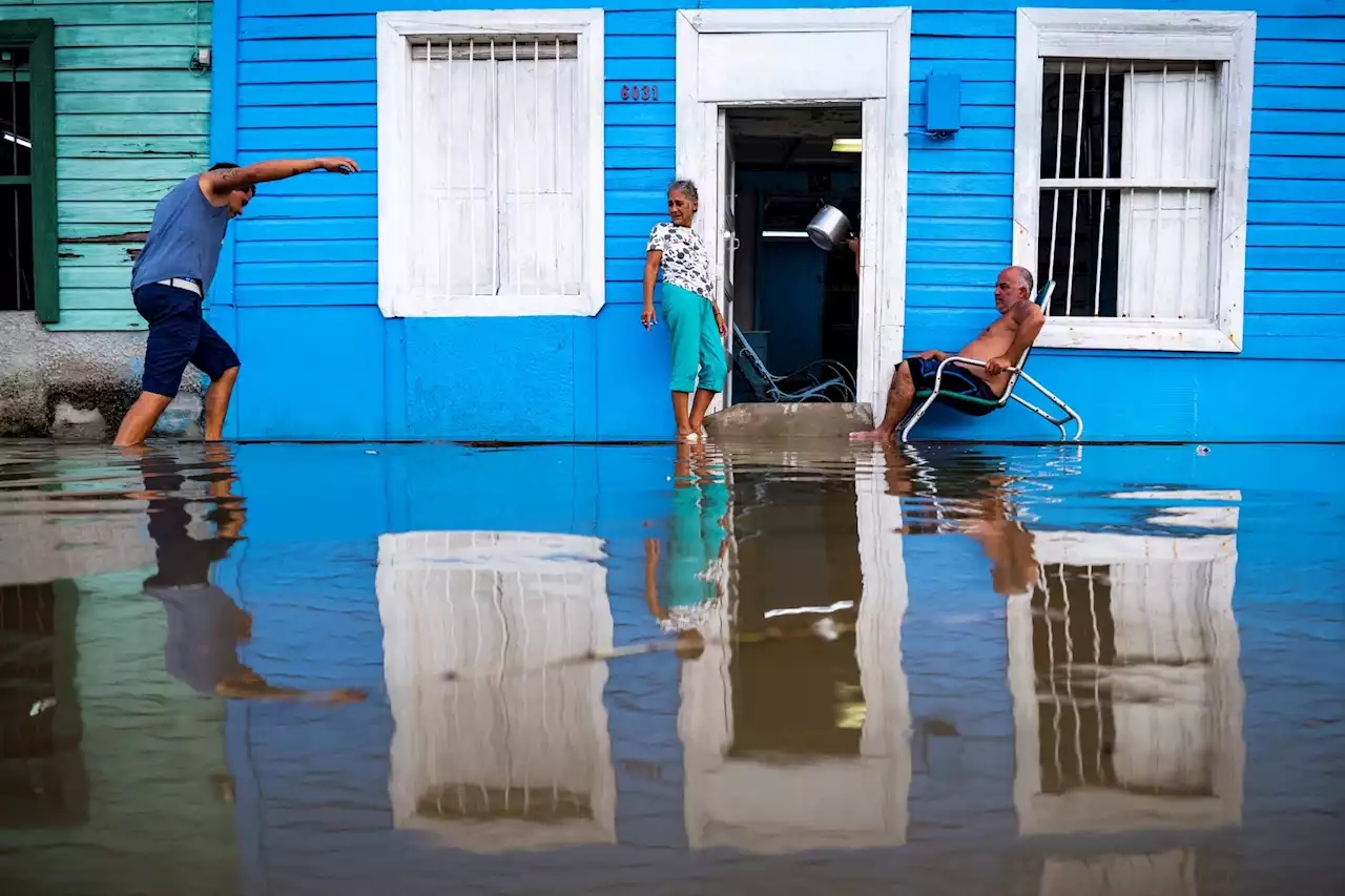 Tropical Storm Idalia strengthens off Cuba, barrels toward Florida