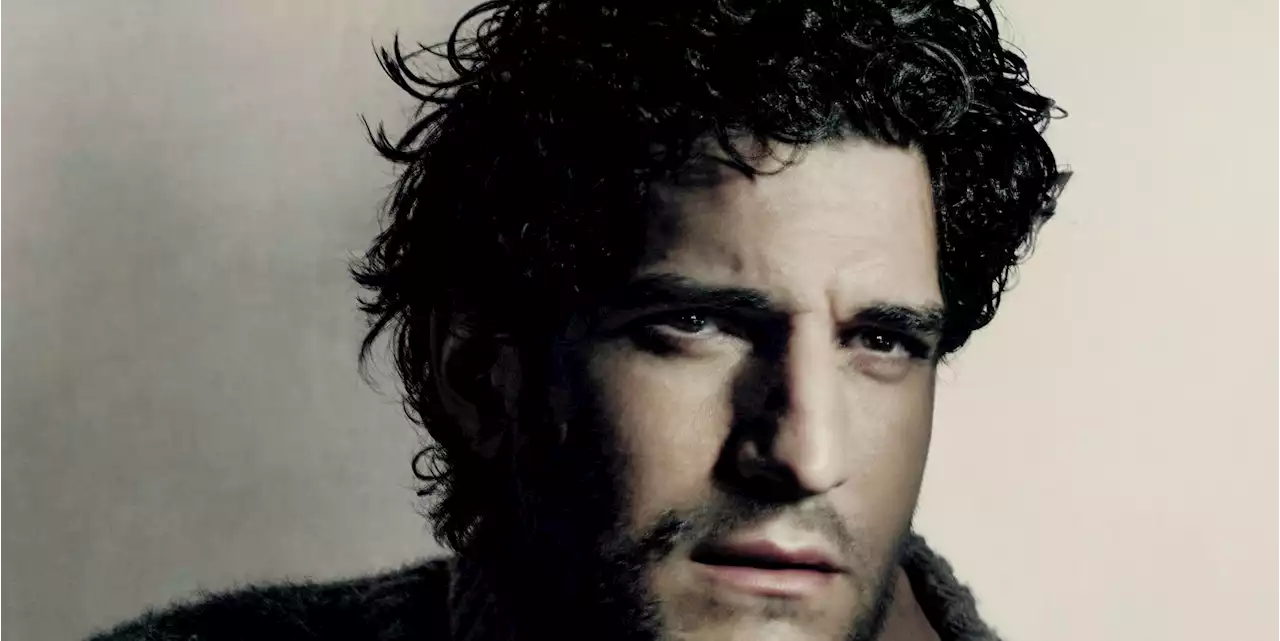 L'Autunno Inverno è solo di Louis Garrel in Giorgio Armani