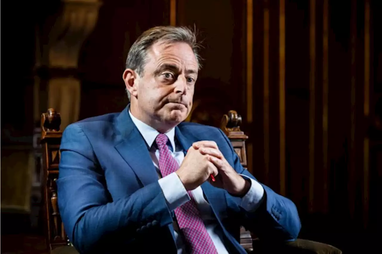 N-VA-voorzitter Bart De Wever wil “krachten bundelen” met rechtervleugels van Open VLD en CD&V om “absoluut doemscenario” te vermijden