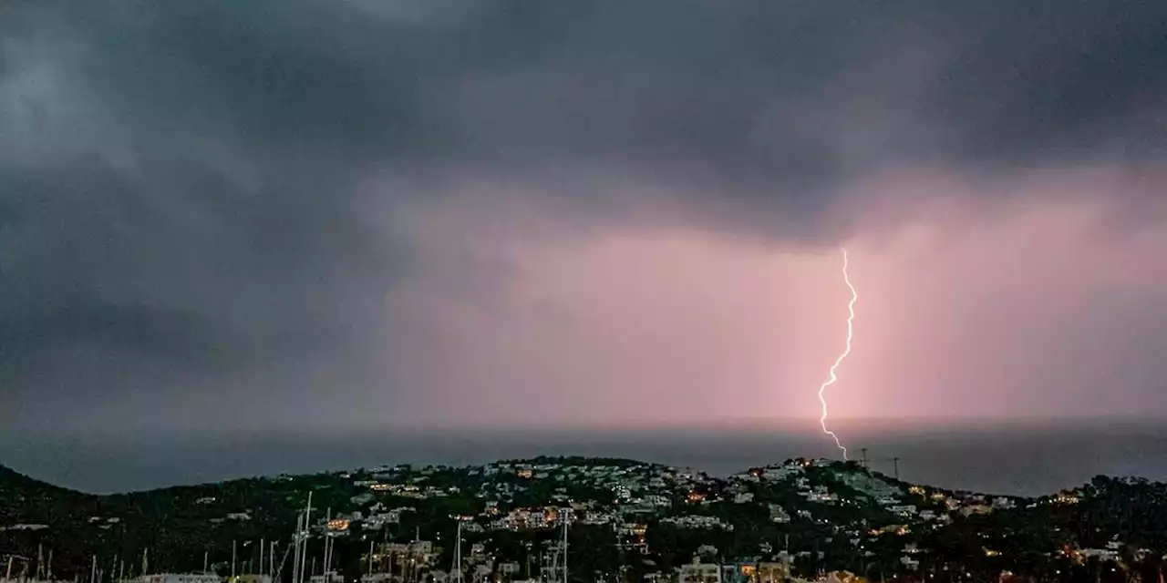 Unwetter-Chaos auf Mallorca: Vater und Sohn aus Deutschland vermisst, Rangelei am Flughafen