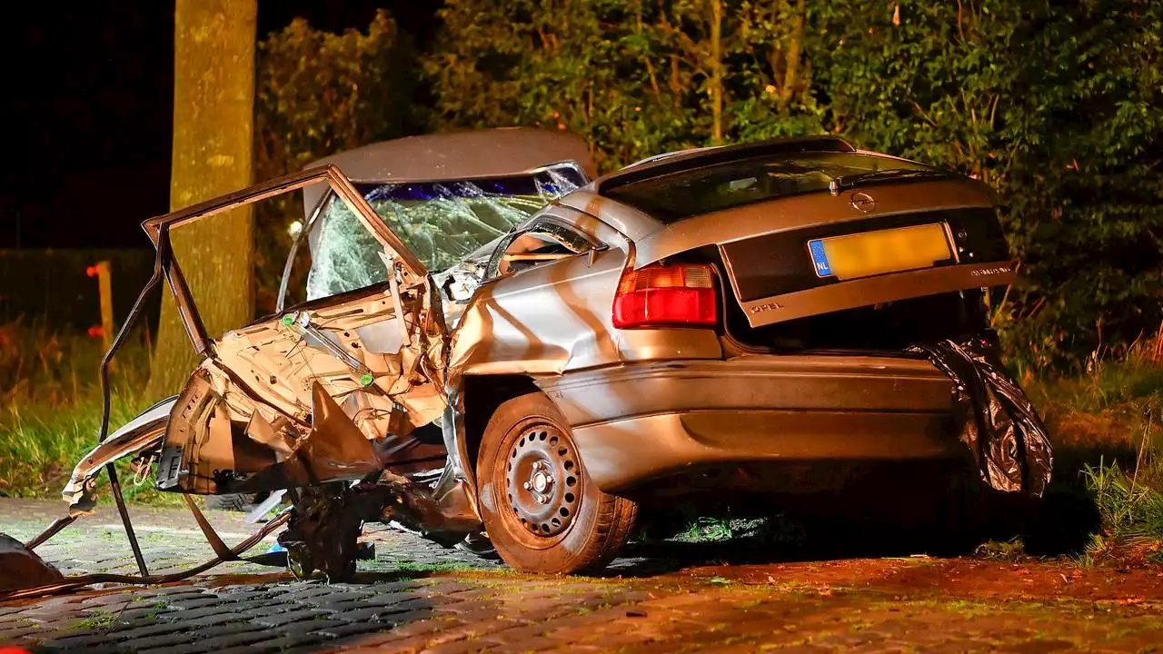 112-nieuws: auto gecrasht in Hulsel • stomdronken vrouw achter het stuur