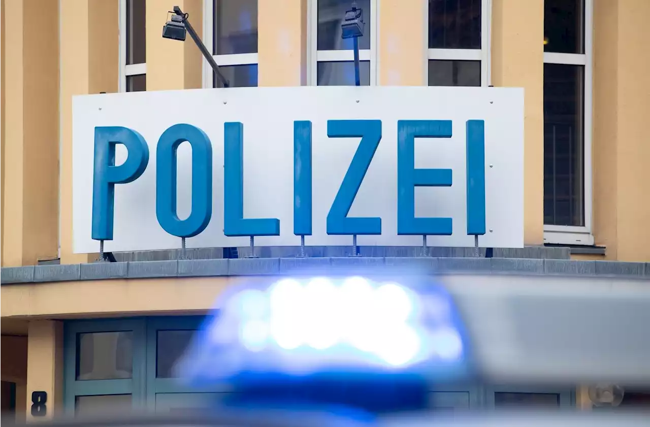 17-jähriger Einbrecher liegt in Badewanne