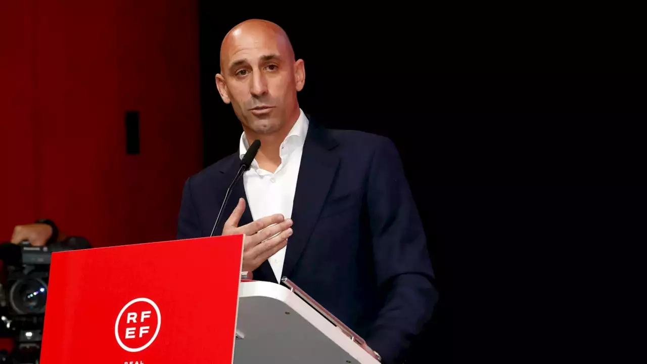 La FIFA plantearía una sanción de 15 años para Luis Rubiales por el beso forzado a Jenni Hermoso