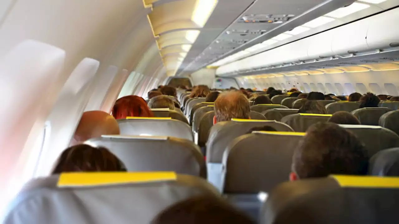 Air traffic control fault: Why can't passengers get off a plane delayed on the tarmac?