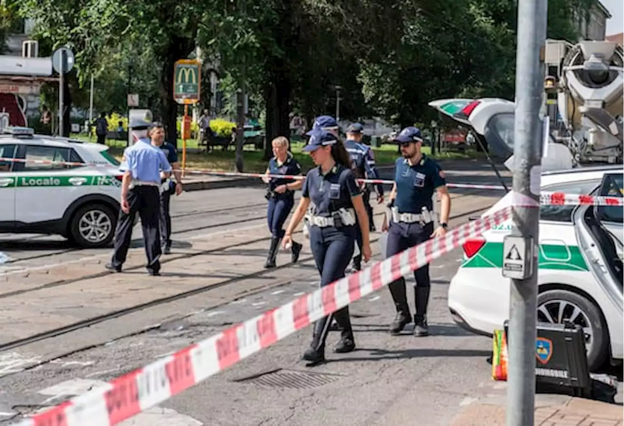 Milano, incidente in bici: ciclista uccisa da camion in Porta Romana