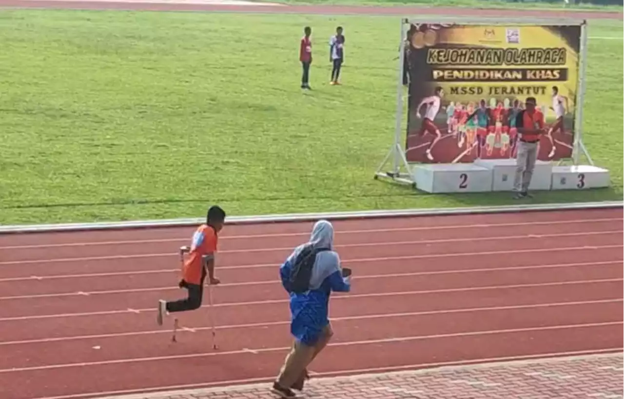 Viral video of teacher running with disabled student touches social media users