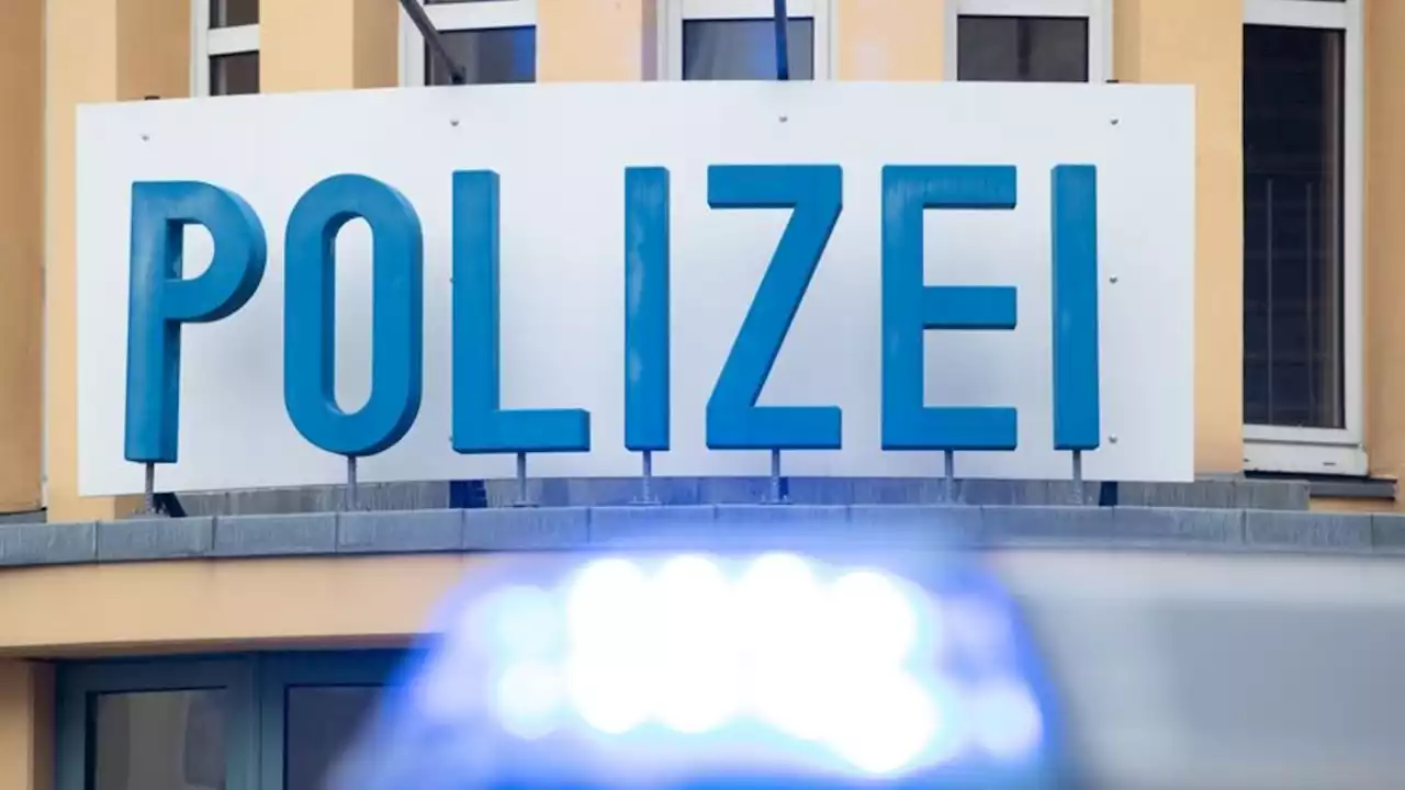 17-jähriger Einbrecher liegt in Badewanne