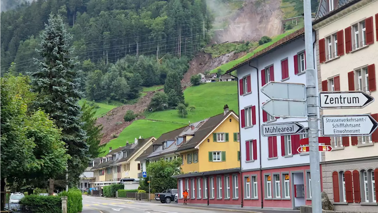 Schwanden: Wagenrunse rutscht bis ins Dorf und verschüttet Gewerbebetrieb