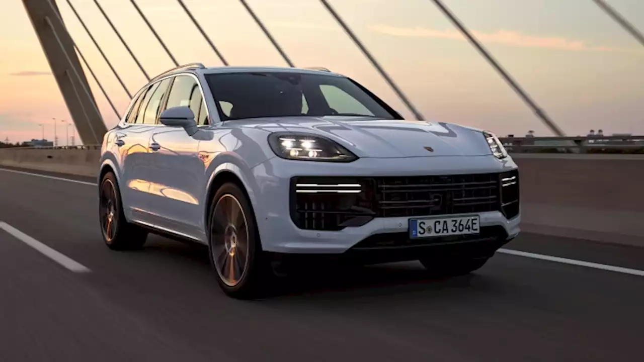 2024 Porsche Cayenne Turbo E-Hybrid Photo Gallery