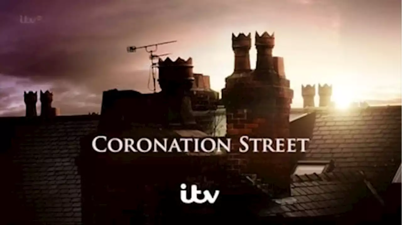 Corrie fans 'rumble' soap's next murder as legendary character quits the cobbles