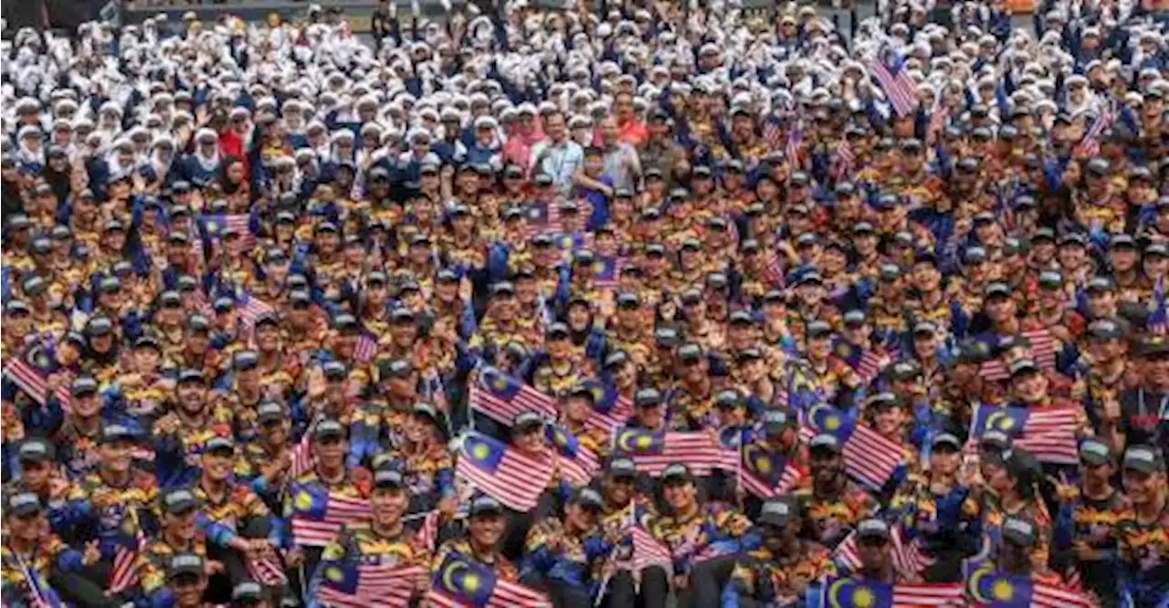 National Day parade full rehearsal draws large crowd, thanks to school holiday