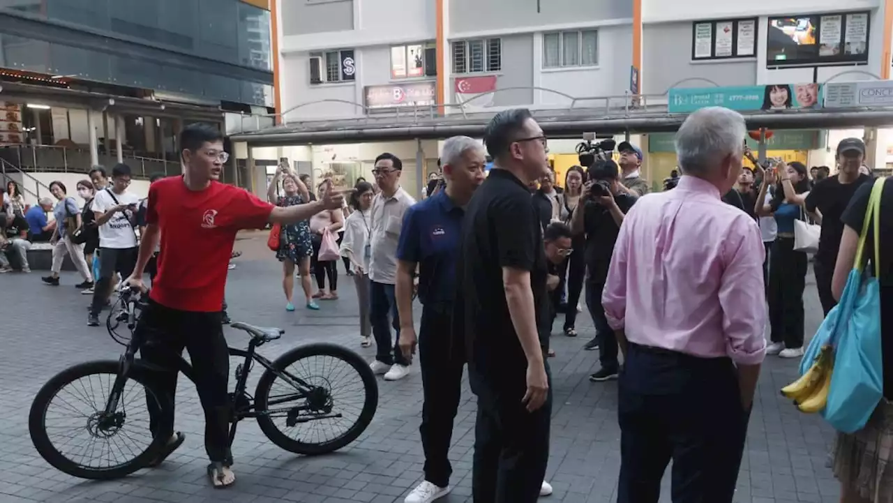 PE 2023: Cyclist heckles, 'threatens' Ng Kok Song during campaign walkabout in Clementi