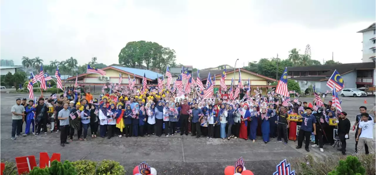 Perbarisan Hari Kebangsaan KKJ meriah, disertai lebih 240 pelajar