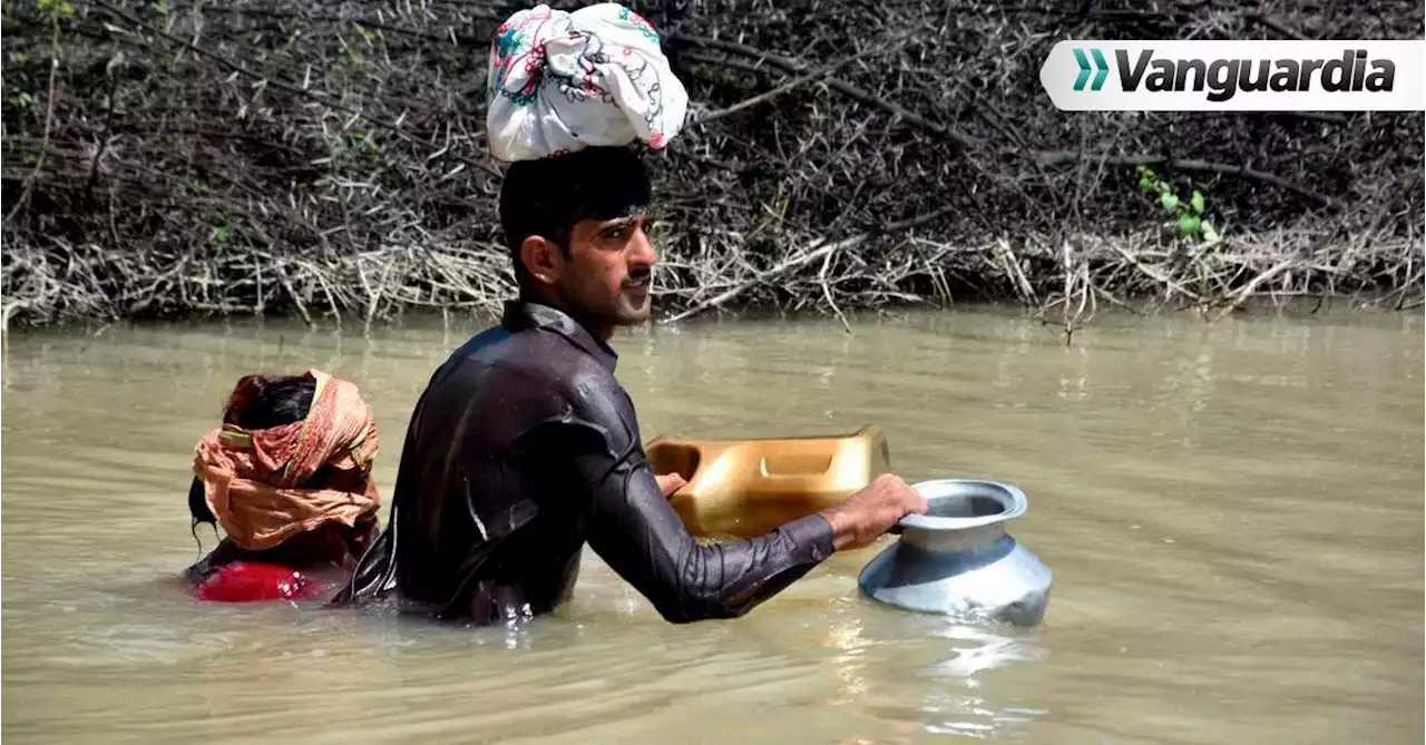 Pakistán eleva la alerta en el este del país con más de 128.000 evacuados por inundaciones