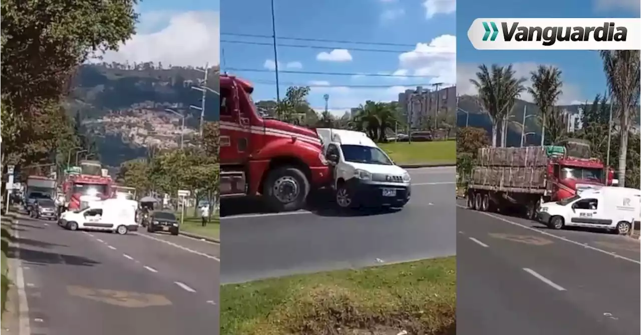 Video: Tractomula arrastró a vehículo que estaba atravesado durante la jornada de protestas, en Bogotá