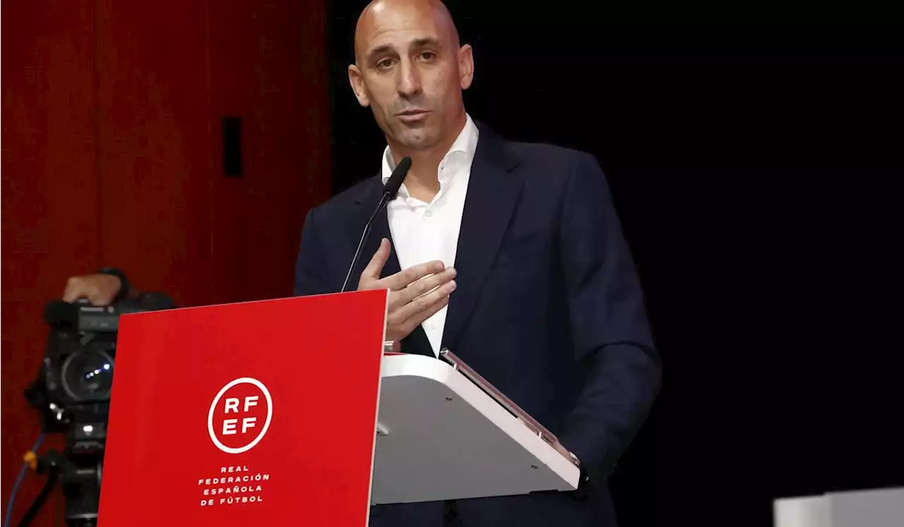 Spanish soccer federation leaders asks president Rubiales to resign after kissing player on the lips