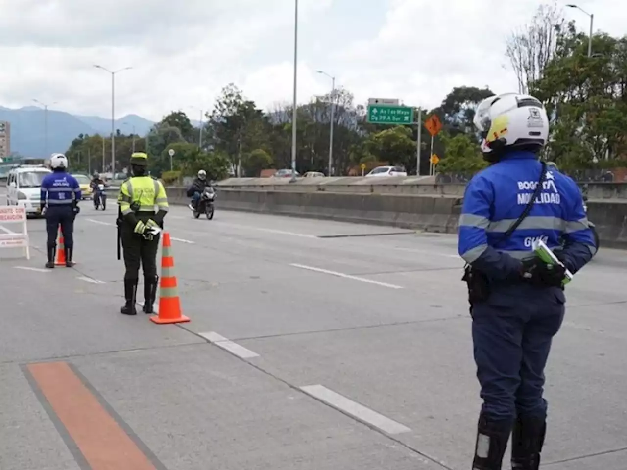 ¿Cuál es la diferencia entre la policía y los agentes de tránsito?