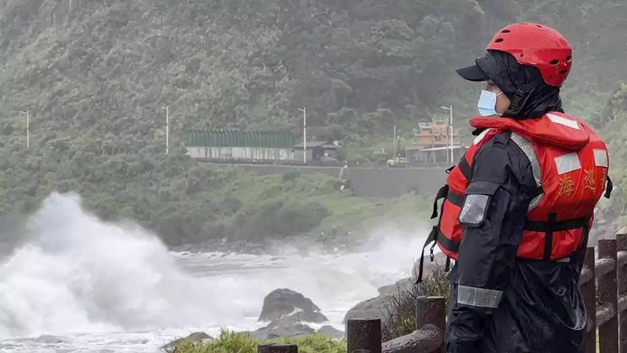 Typhoon Khanun forecast to turn back to Japanese islands where it already left damage and injuries