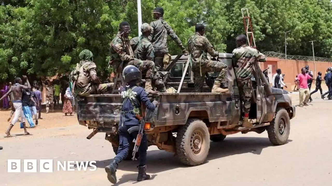 Niger: First UK nationals safely out of the country, foreign minister says