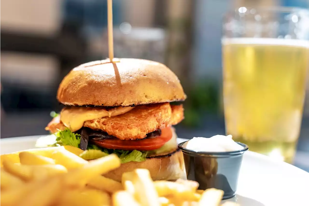 Antisemitismus: Restaurant sorgt mit „Anne Frank“-Burger und „Hitler“-Pommes für Empörung