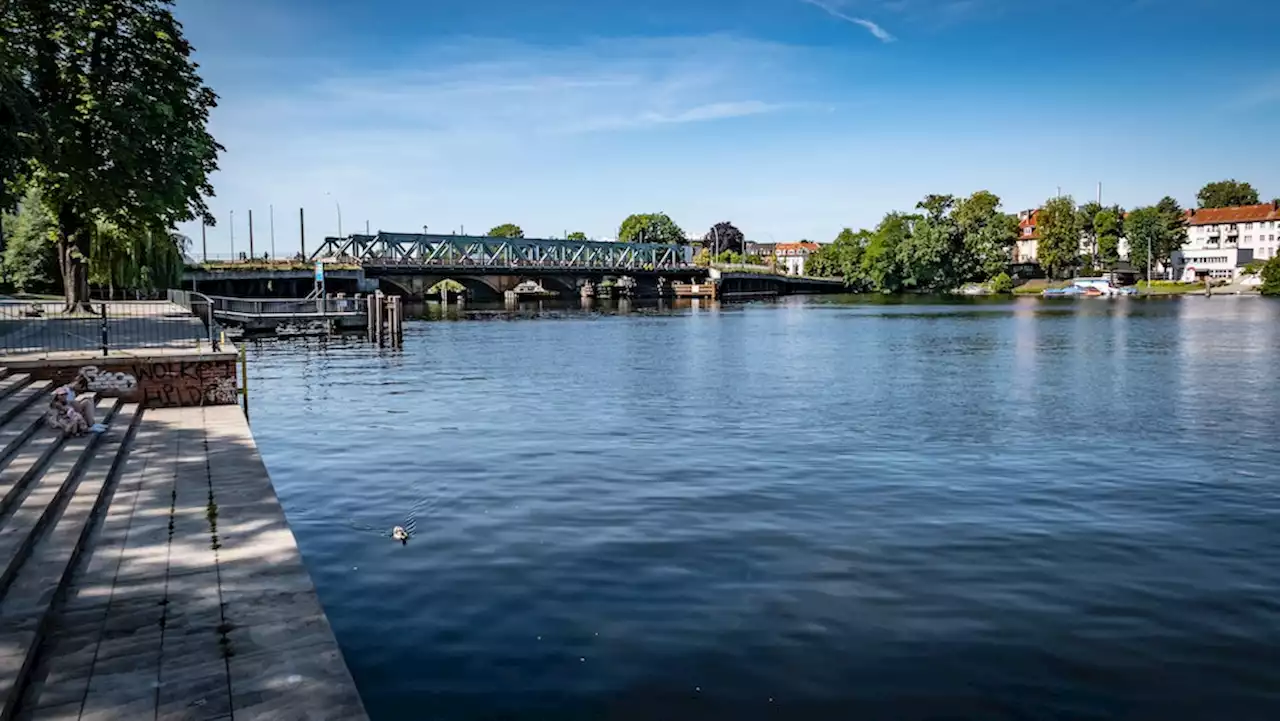 Köpenick: Angriff mit Gehhilfe, Holzlatte und abgebrochener Flasche