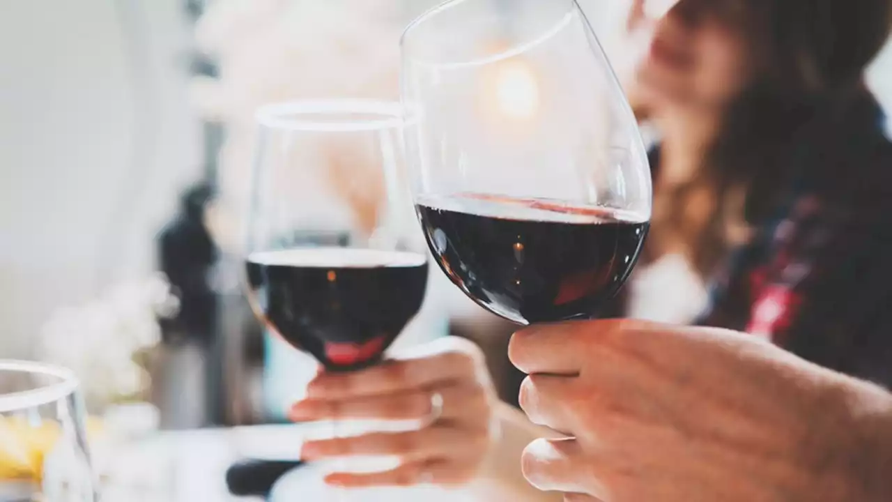 Prost! Laut dieser Studie kann ein Glas Rotwein eine Stunde Workout ersetzen