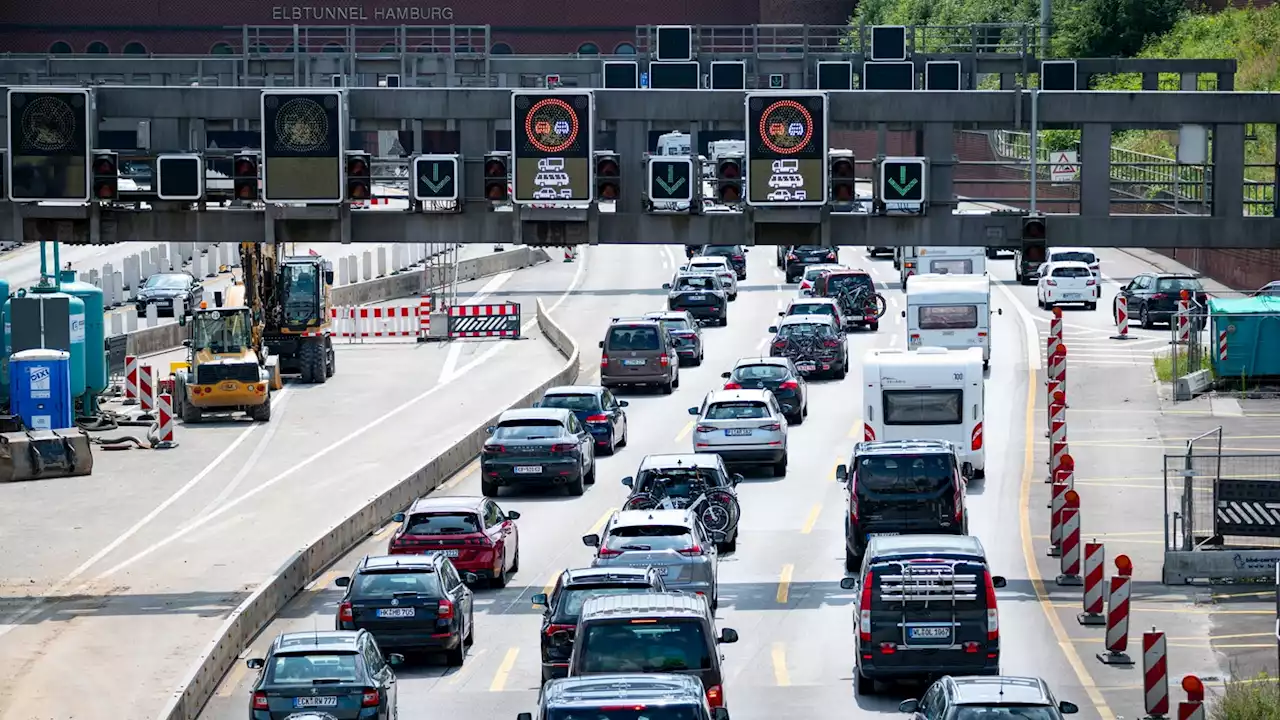 Stau auf der Autobahn – lieber abfahren oder drauf bleiben?