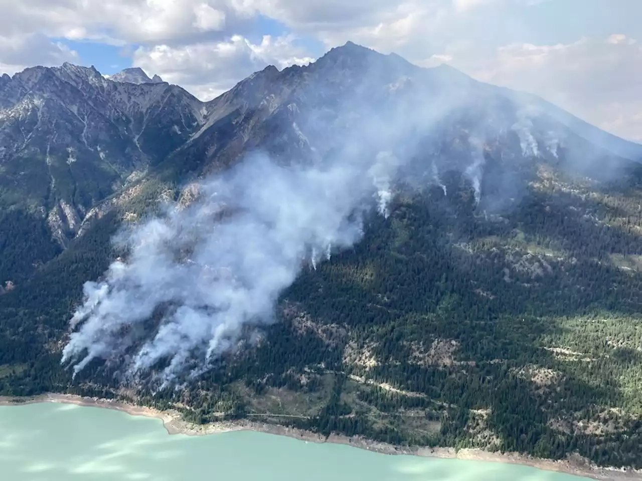 Wind gusting up to 70 km/h poses challenges in B.C. wildfire fight: fire service