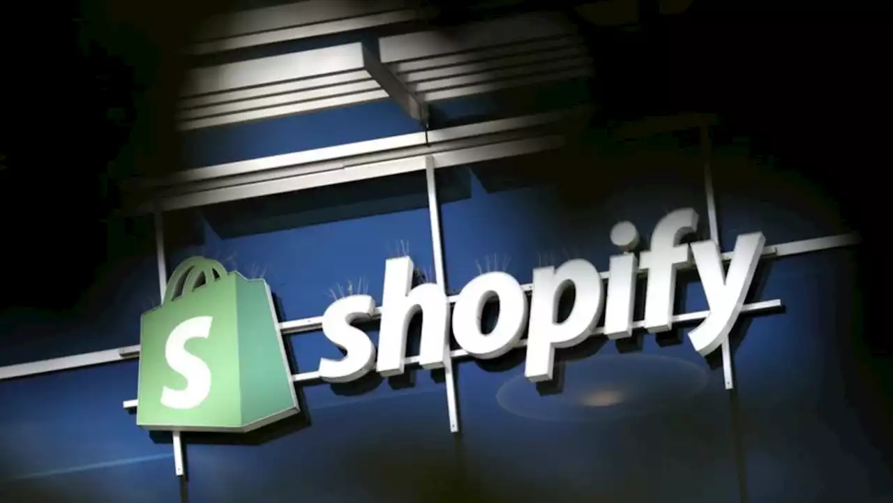 Shopify forecasts solid revenue growth on higher prices, more signups