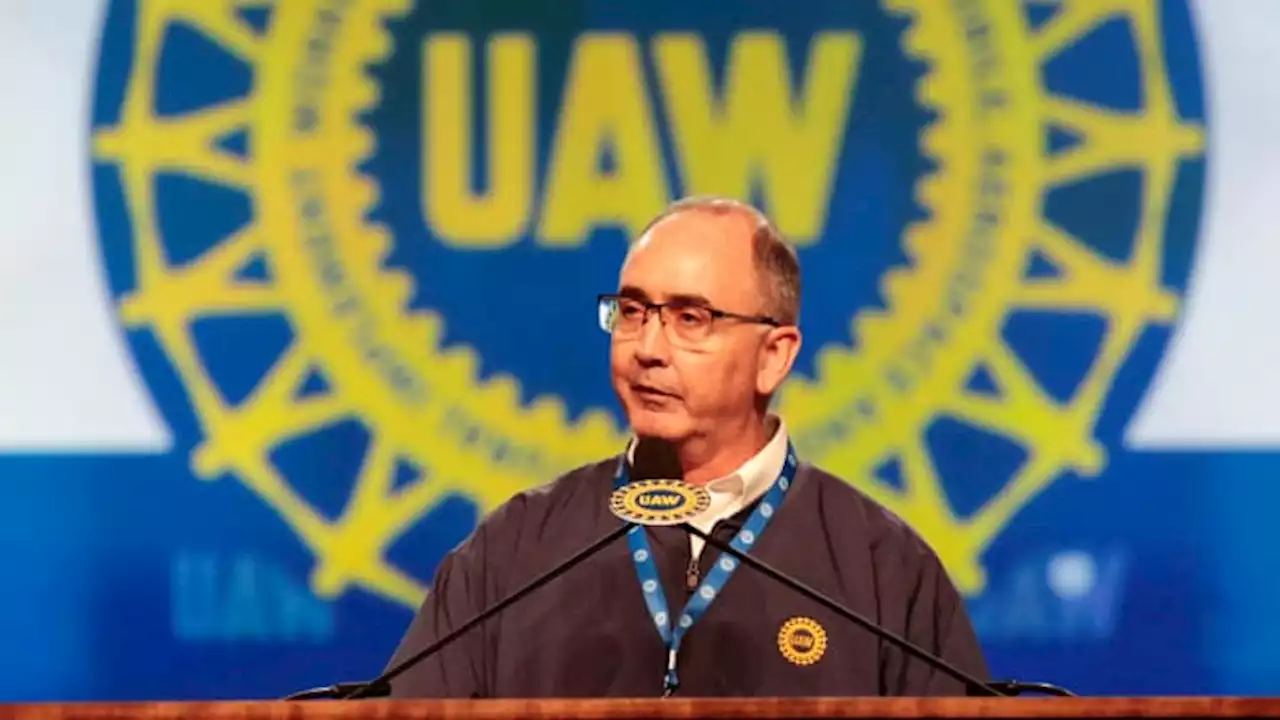 UAW seeks double-digit pay hikes in Detroit Three auto contract talks