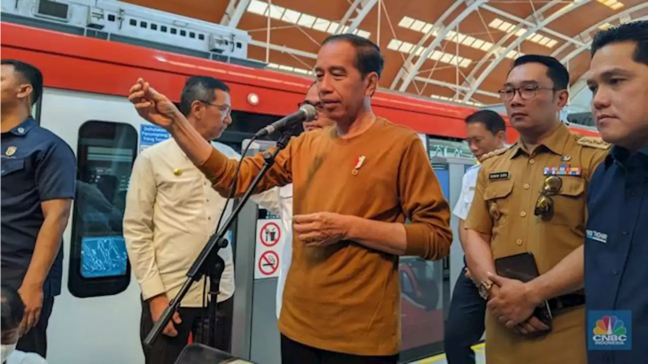 Jokowi Ngaku Nyaman Naik LRT Jabodebek, Minta Ini Diperbaiki