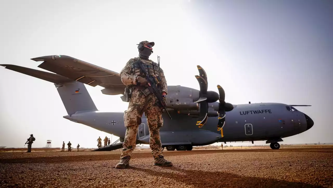 Niger: Bundeswehr fliegt rund 30 Personen aus