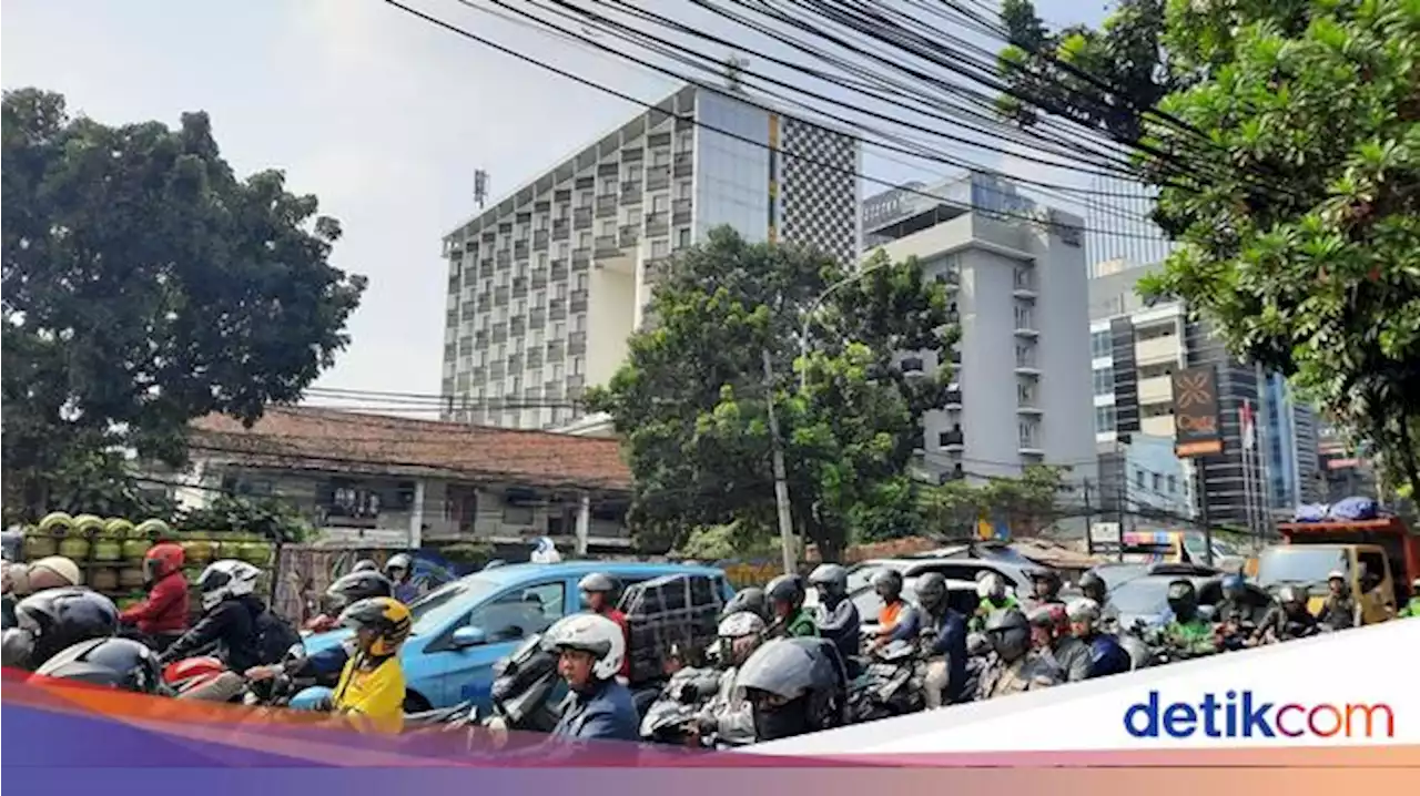 Curhat Warga Kena Denda gegara Telat Ngantor Usai Terjebak Macet Pancoran