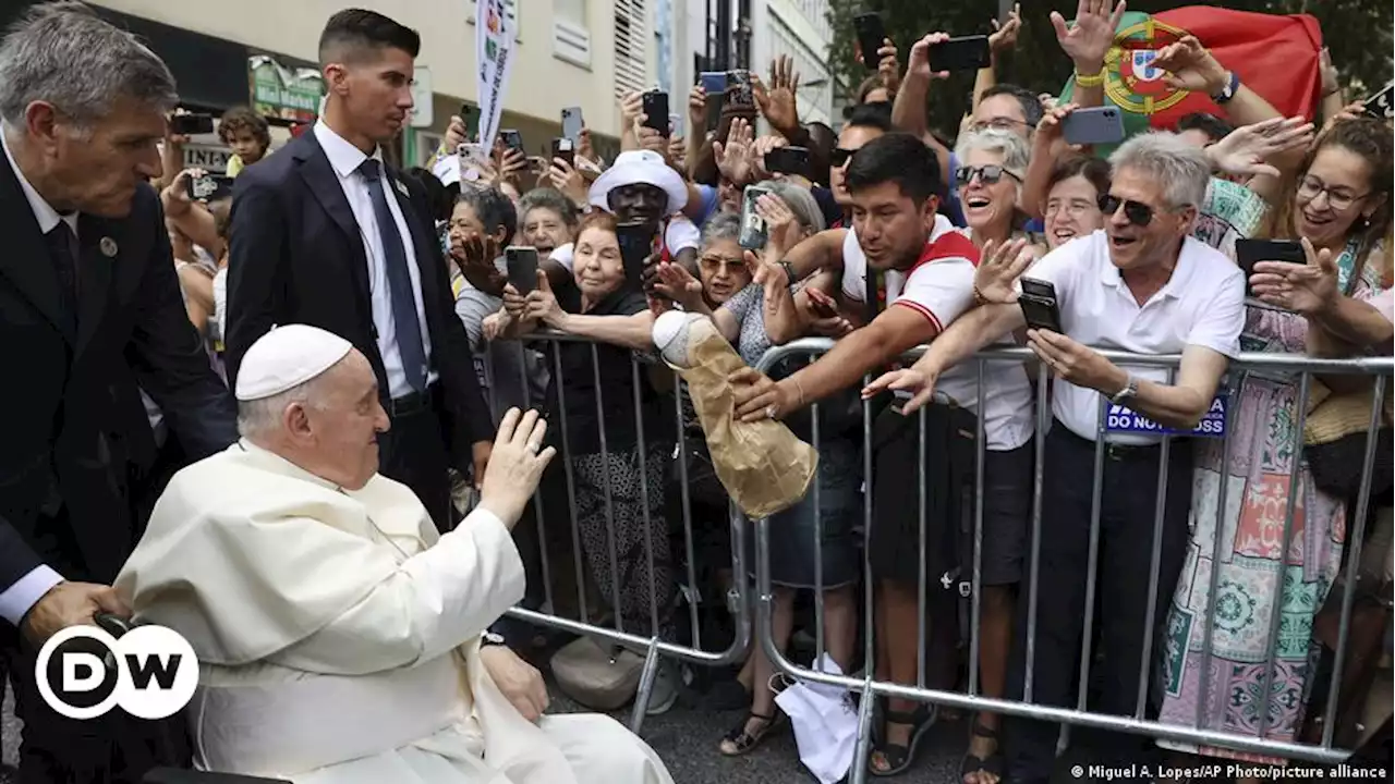 Papst Franziskus trifft Missbrauchsopfer zum Weltjugendtag – DW – 03.08.2023