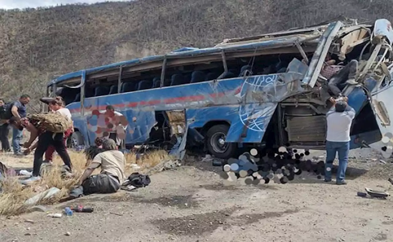 Accidente de bus con migrantes deja al menos 15 muertos en México