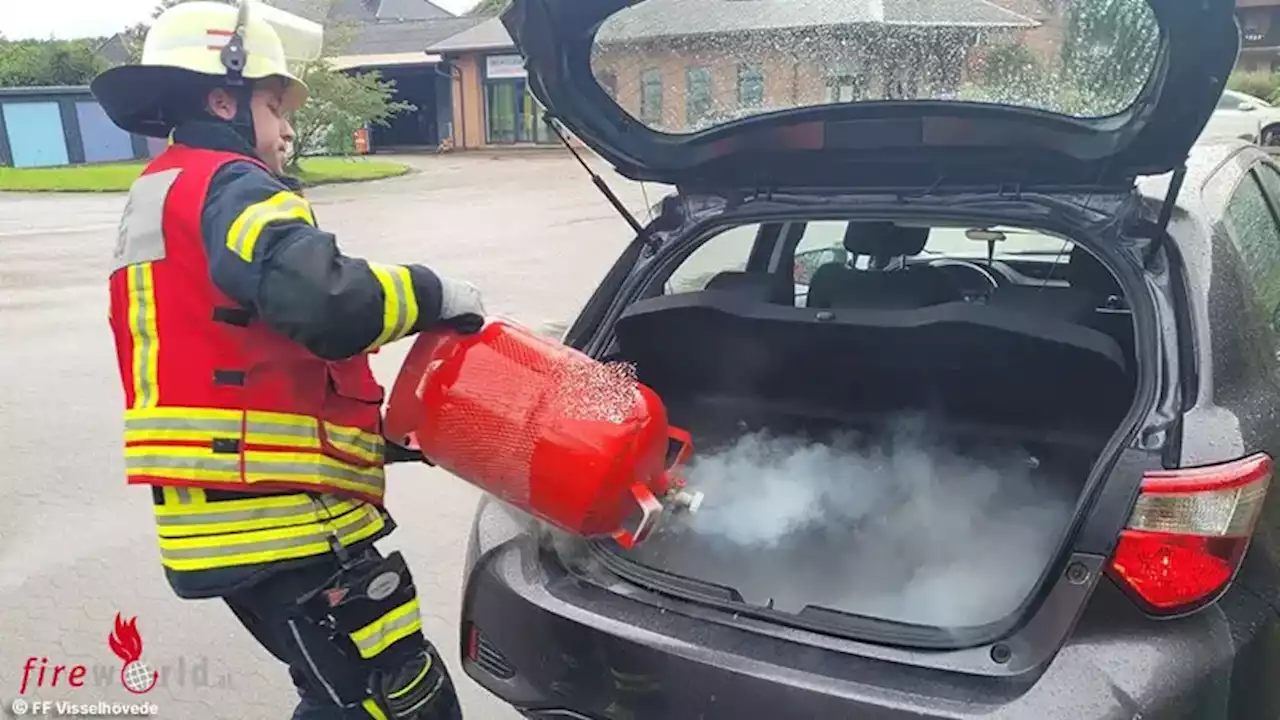 D: Gasflasche lässt Gas im Kofferraum eines Pkw in Visselhövede ab