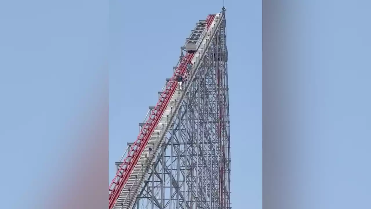 Ohio amusement park's once 'fastest,' 'steepest' roller coaster that held Guinness World Record freezes midair