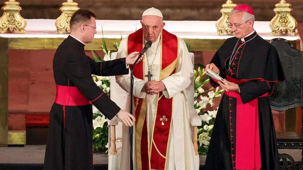 Pope Francis laments 'secularism, indifference to God,' urges recommitment to Jesus at World Youth Day vespers