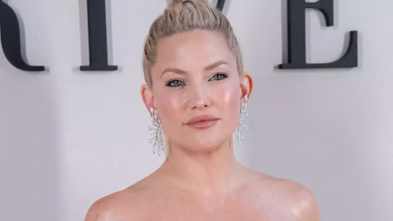 Kate Hudson en met plein les yeux en robe transparente décolletée jusqu’au nombril et culotte apparente - Grazia