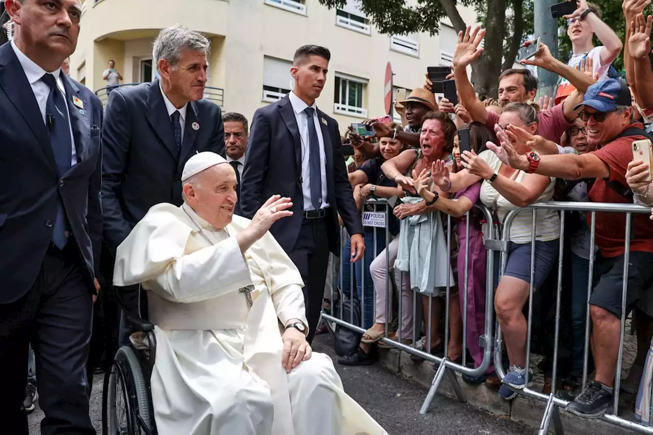 Papa encontra vítimas de pedofilia da Igreja no primeiro dia de visita a Portugal